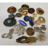 A collection of various vintage brooches