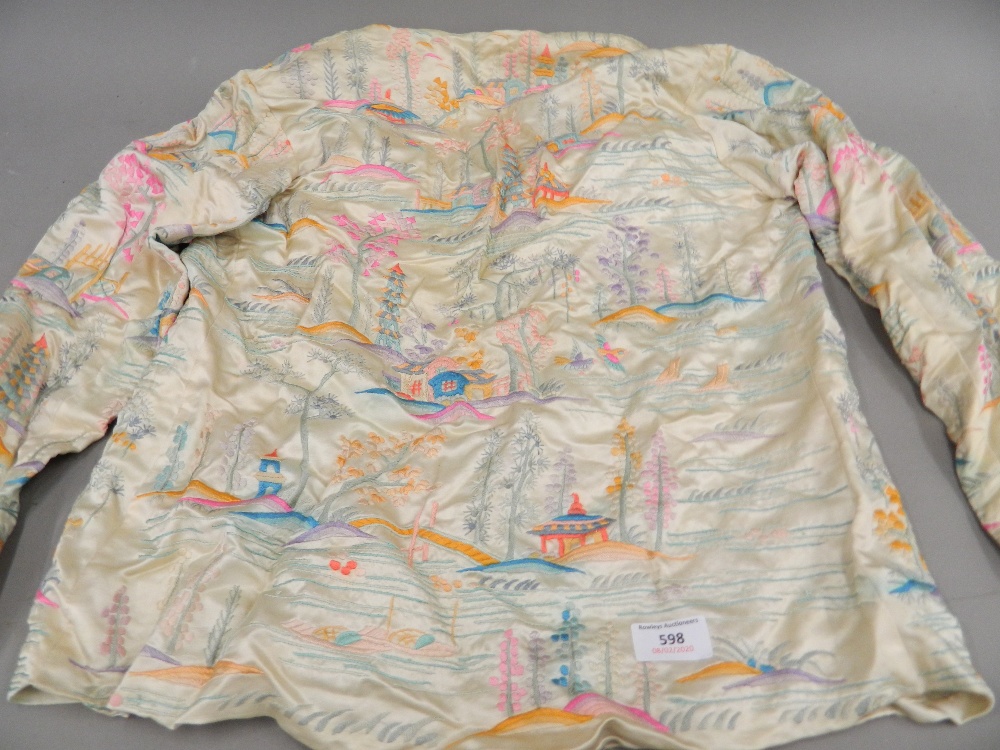 An early/mid-20th century Chinese embroidered silk jacket - Image 9 of 11