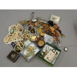 A quantity of costume jewellery