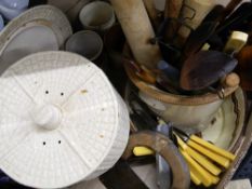 A quantity of various pottery and kitchenalia