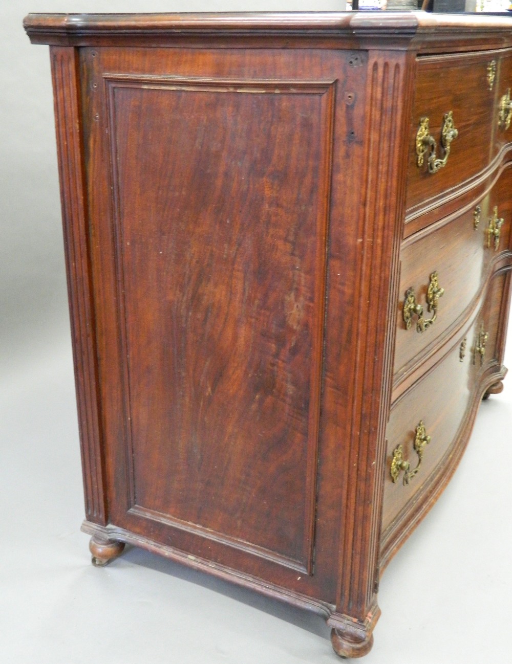 A George III mahogany serpentine chest of drawers The eared shaped top above three drawers flanked - Image 4 of 5