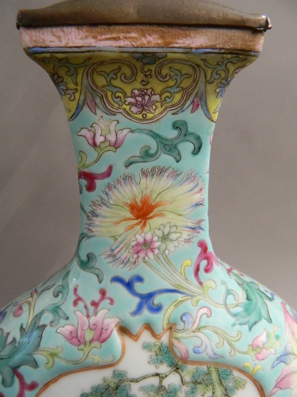 A Chinese porcelain vase Of flattened bulbous form, decorated with opposing figural vignettes, - Image 8 of 13