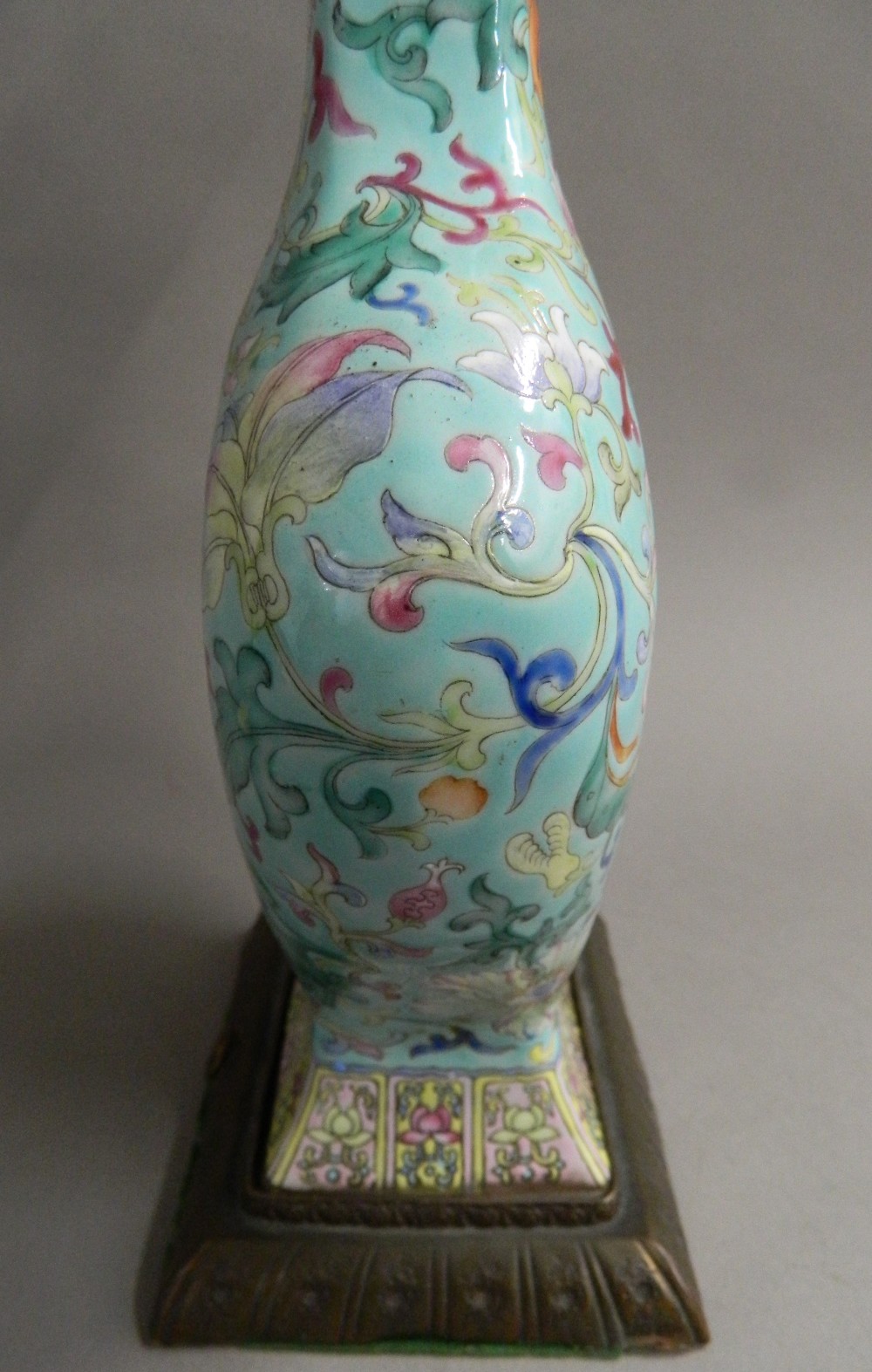 A Chinese porcelain vase Of flattened bulbous form, decorated with opposing figural vignettes, - Image 6 of 13