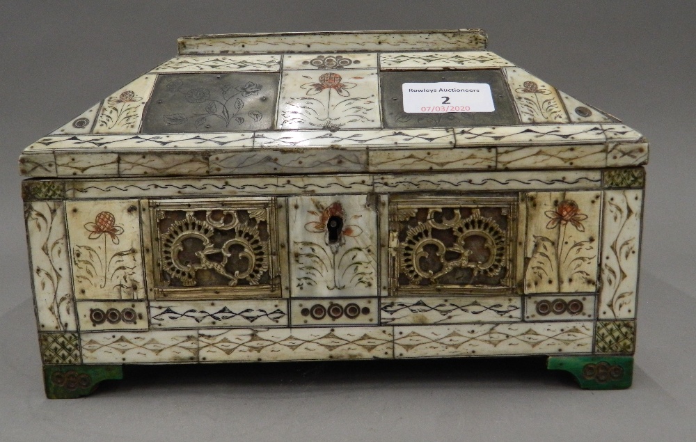 A 17th/18th century Continental bone clad casket The domed hinged lid set with carved bone panels - Image 7 of 9