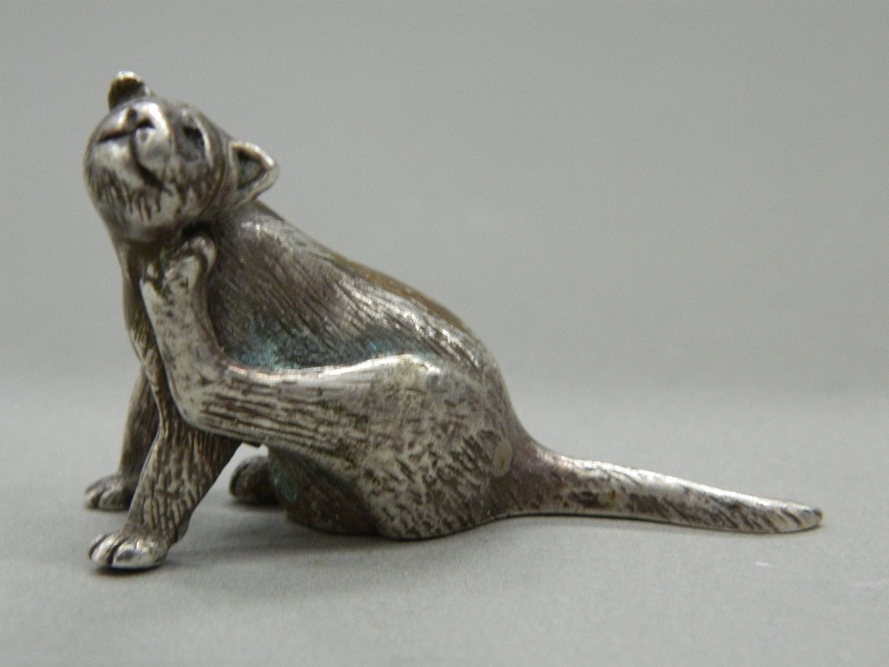 A 925 silver model of a cat. 3.5 cm high (30.4 grammes).