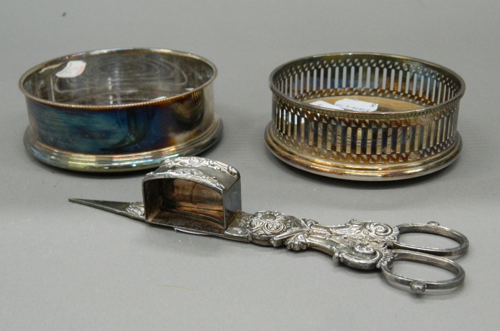 A quantity of various silver, etc. Sifter 12.5 cm high. - Image 3 of 4
