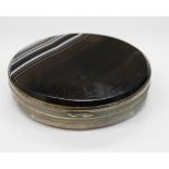 A Victorian agate set gilt brass snuff box. 6.25 cm wide.