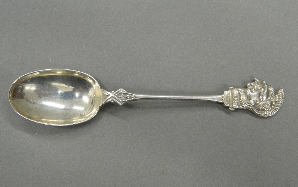 A silver Artists Rifles spoon. 11.5 cm long (13.8 grammes).