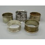 Five silver napkin rings. Largest 4.5 cm diameter (78 grammes).