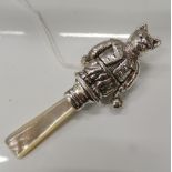 A silver rattle formed as a cat. 9 cm long.