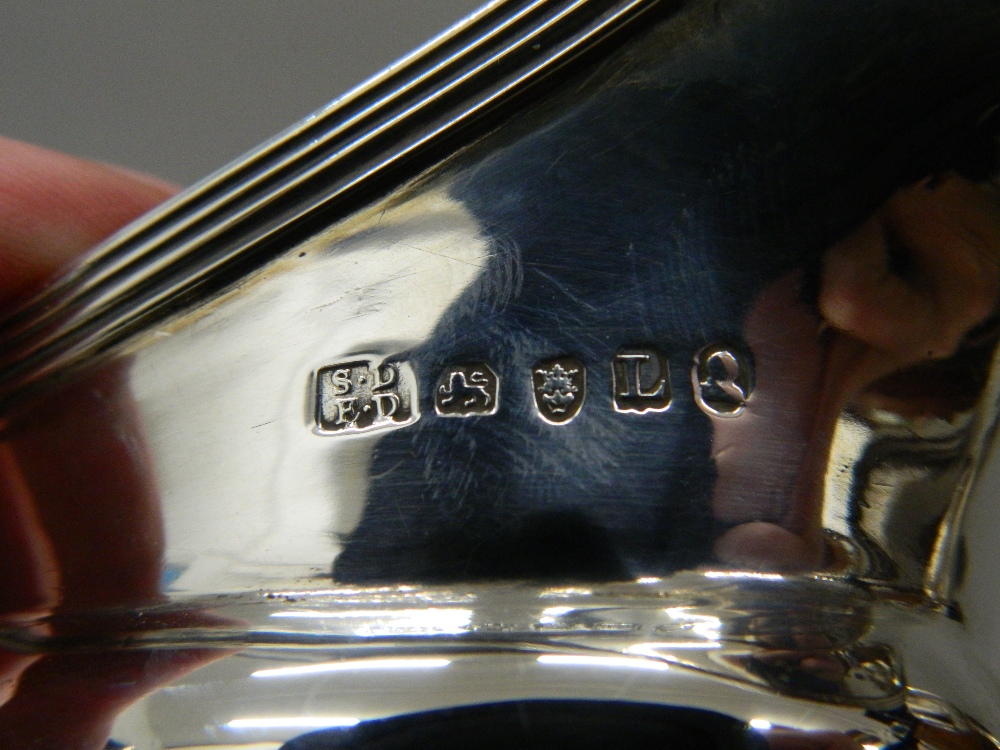 A silver cream jug. 14 cm wide (4. - Image 3 of 3