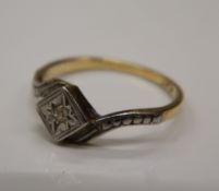 An 18 ct gold and diamond ring. Ring size K (1.