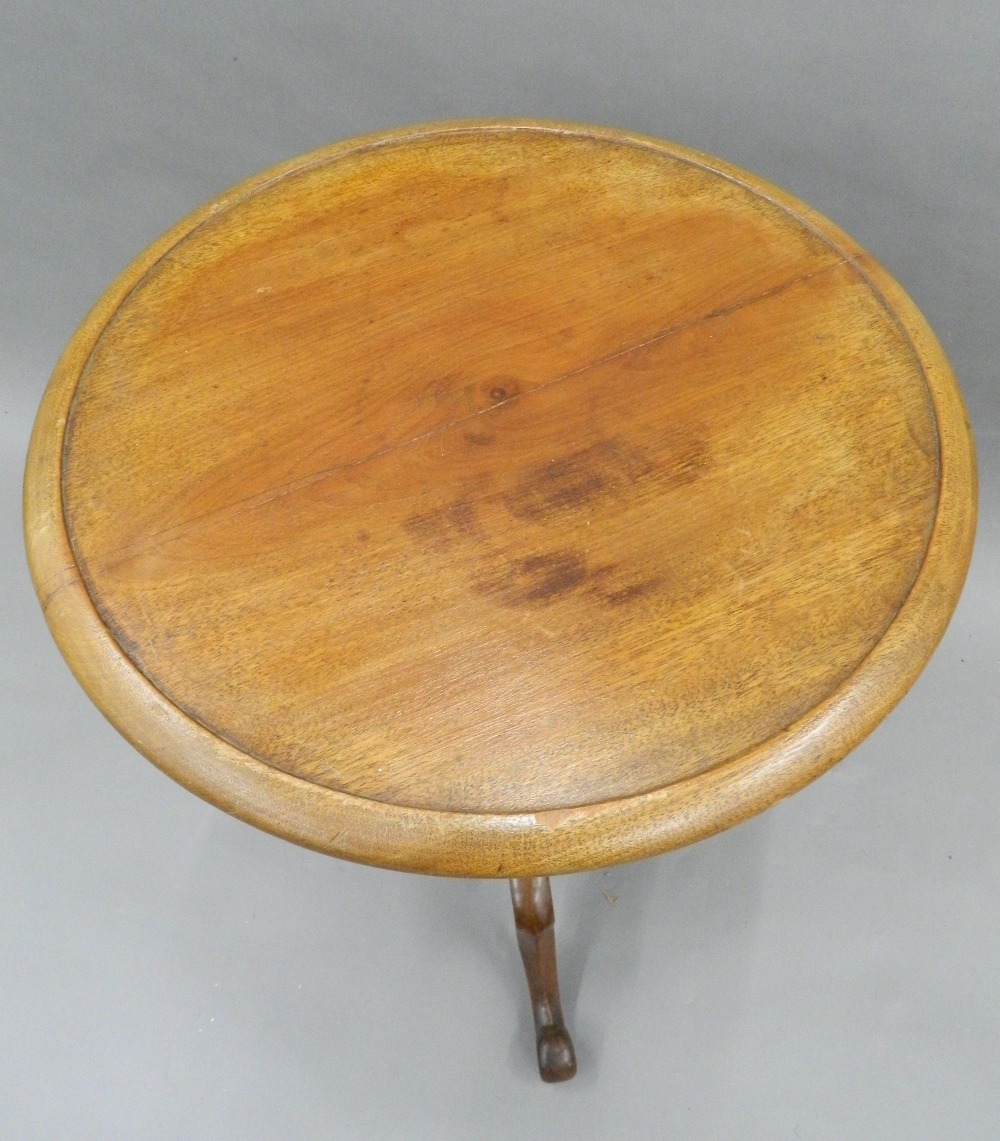 A Victorian mahogany barley twist tripod table. 47 cm diameter. - Image 2 of 2