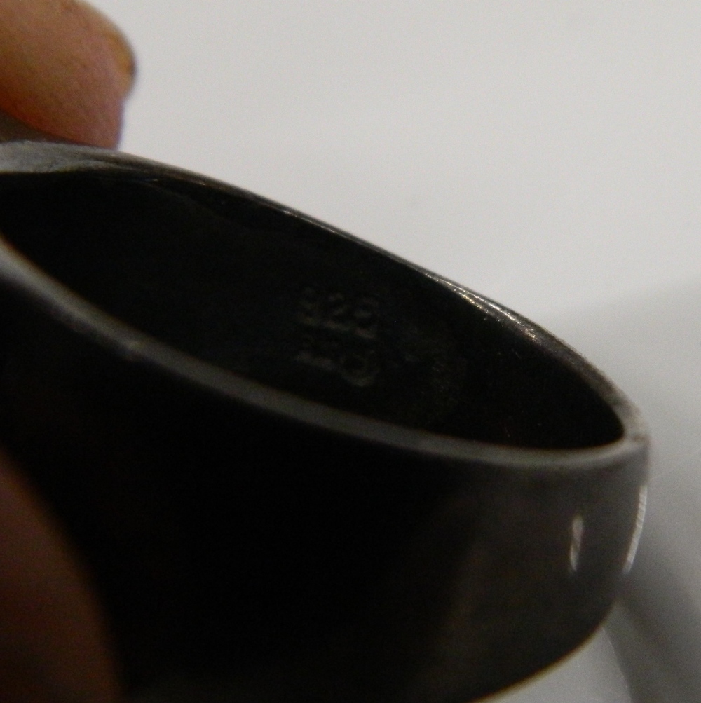 Two silver rings (12 grammes total weight) - Image 3 of 4