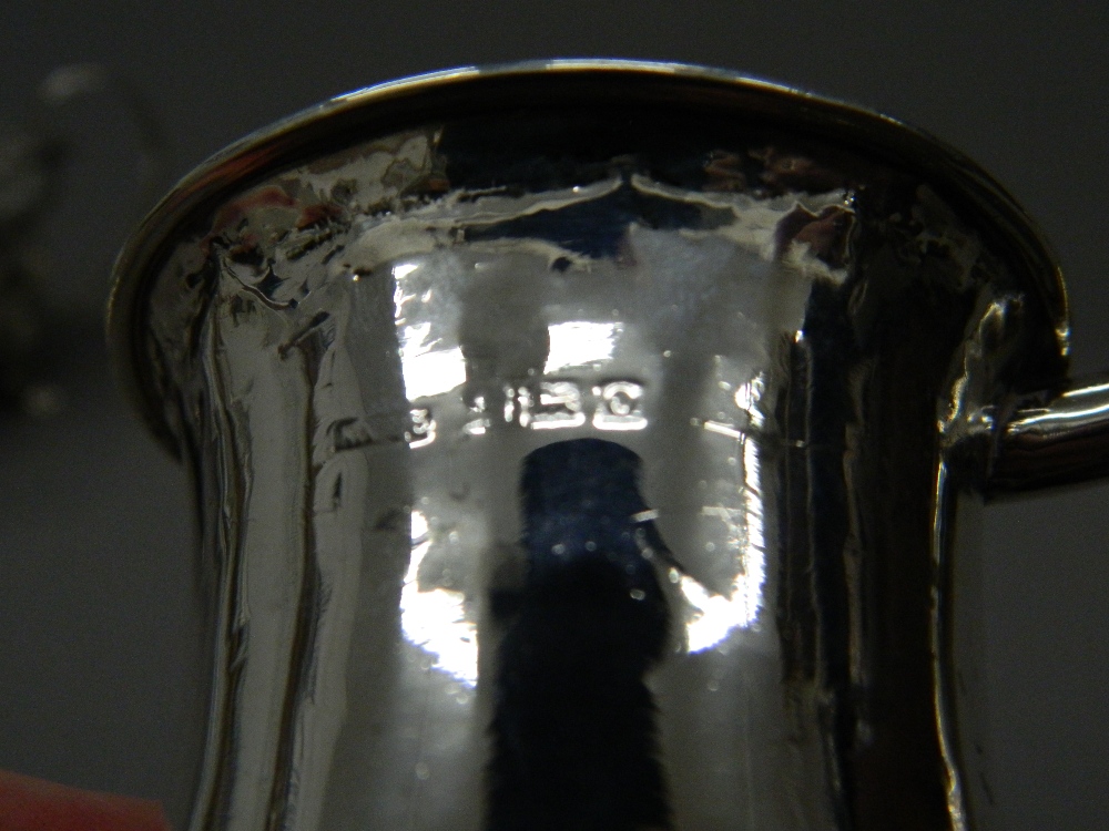 A silver cream jug, a mustard, a mug and spoons (7. - Image 5 of 9