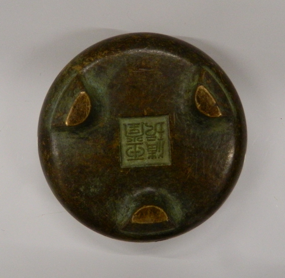 A small Chinese bronze censer. 7 cm diameter. - Image 2 of 5