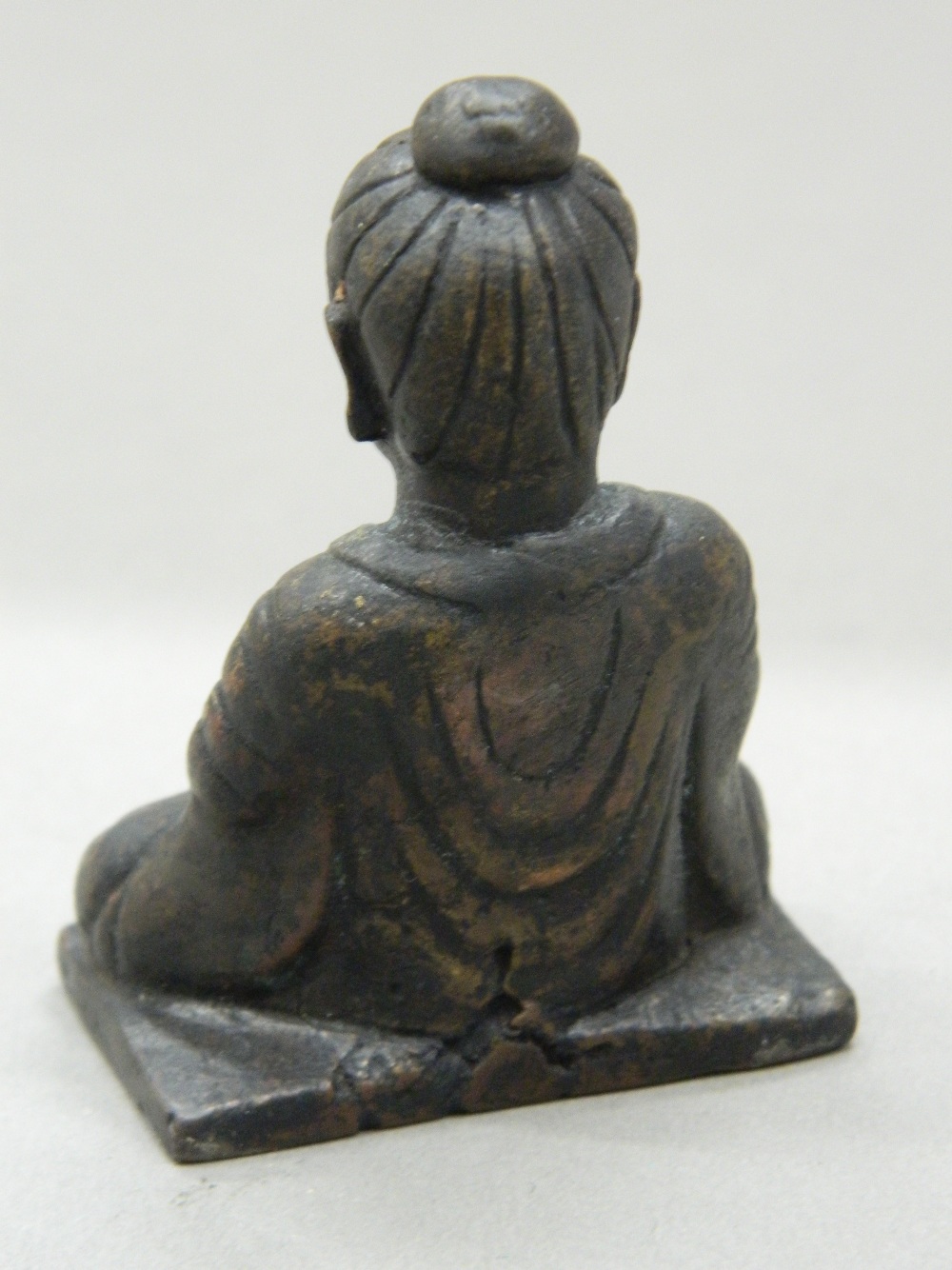 A small bronze seated Buddha. 7 cm high. - Image 2 of 3