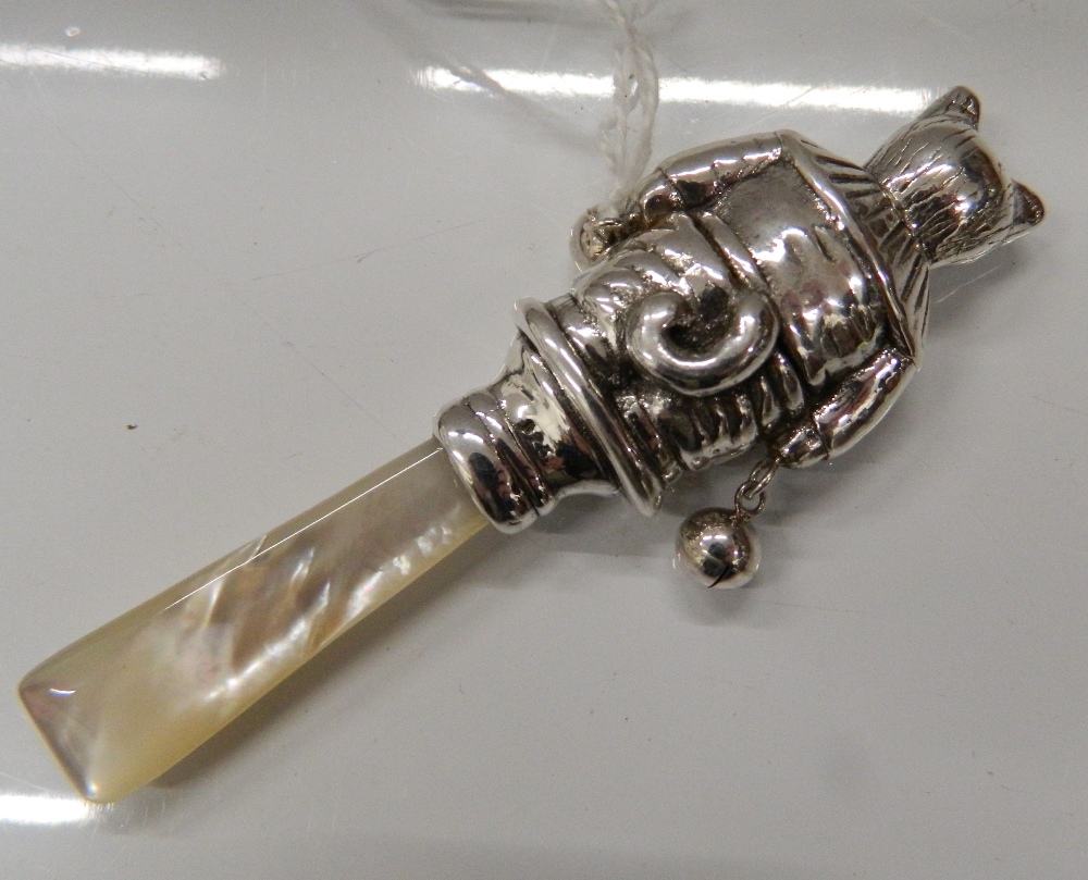 A silver rattle formed as a cat. 9 cm long. - Image 2 of 3