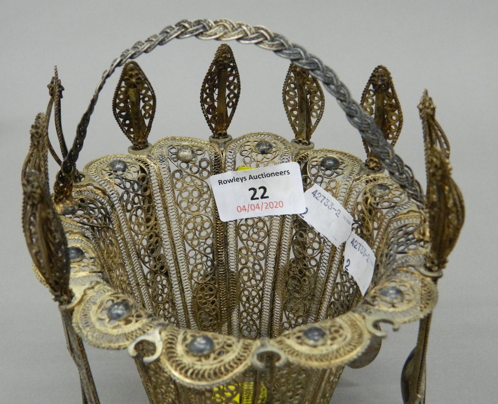 An 800 silver filigree basket set. 21 cm high (14. - Image 3 of 4