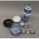 A quantity of Chinese ceramics. The largest 23.5 cm high.