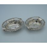 A pair of small silver bon bon dishes. 11 cm wide (1.9 troy ounces).