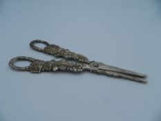 A pair of sterling silver grape scissors. 18 cm long (3.7 troy ounces).