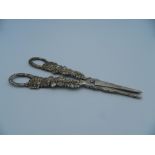 A pair of sterling silver grape scissors. 18 cm long (3.7 troy ounces).