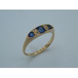 An 18 ct yellow gold sapphire and diamond ring, with Chester hallmarks. Ring size R (3.