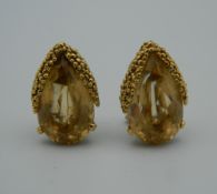 A pair of 18 K gold and topaz earrings. 2.25 cm high.