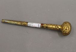 A gilt and mother-of-pearl parasol handle. 21.5 cm long.