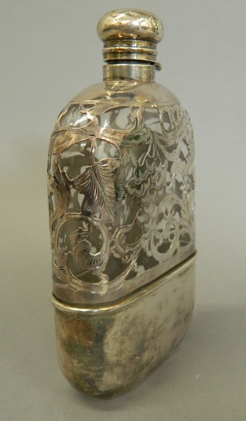 A sterling silver mounted spirit flask. 17 cm high. - Image 3 of 6