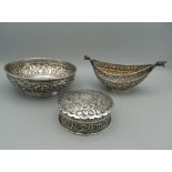 A miniature Indian silver begging bowl (kashkul) with animal terminals, 15 cm wide,