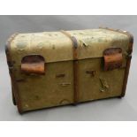 A vintage travelling trunk. 83 cm wide.