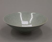 A Chinese celadon ground crackle glaze bowl. 15.5 cm diameter.