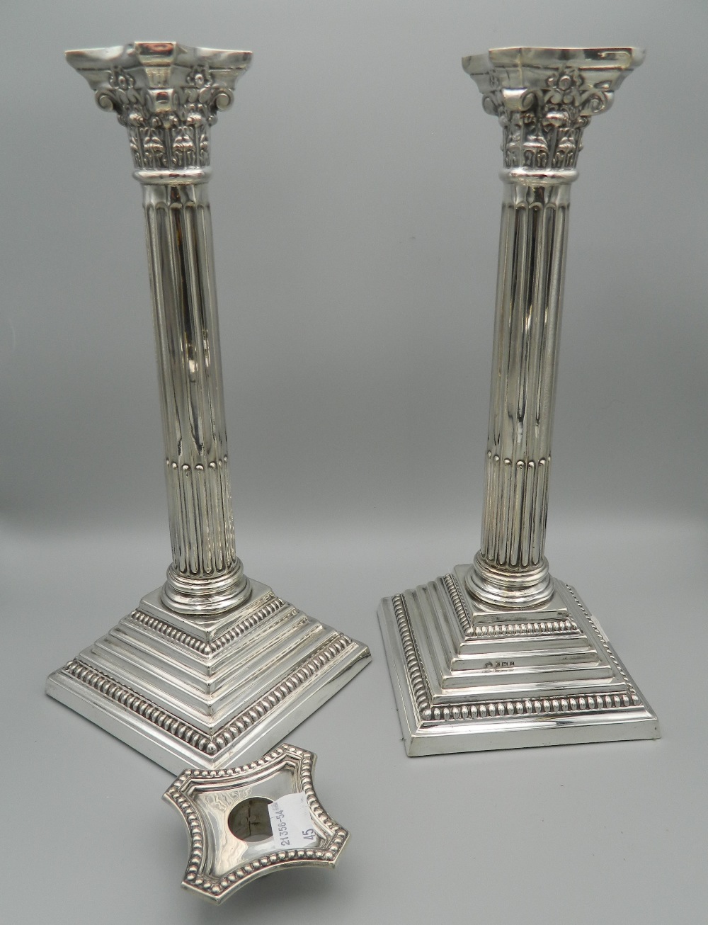 A pair of hallmarked English silver Corinthian column candlesticks. One sconce lacking. 31 cm high. - Image 4 of 8