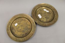 A pair of Asian bronze plates. 25 cm diameter.