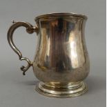 A small Georgian silver tankard. 9.5 cm high (6.