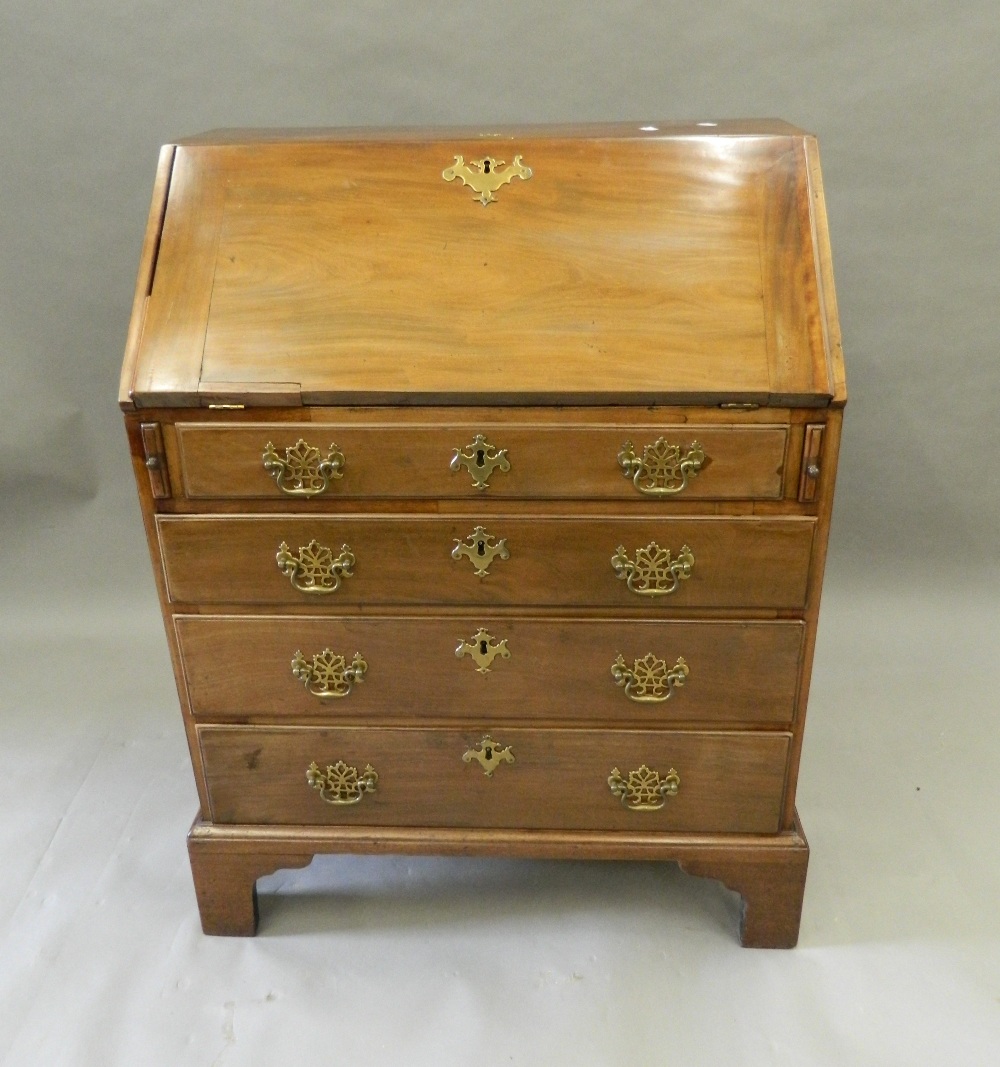 A George III mahogany bureau with well. 75.5 cm wide.