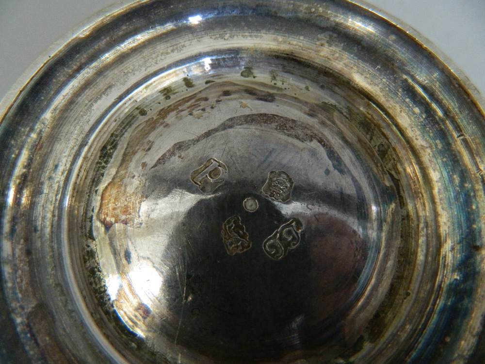 A small Georgian silver tankard. 9.5 cm high (6. - Image 5 of 7