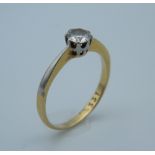 An 18 ct gold and platinum diamond solitaire ring. Ring size J (1.