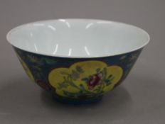 A Chinese porcelain bowl. 15 cm diameter.