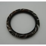 An agate bangle. 7.5 cm diameter.