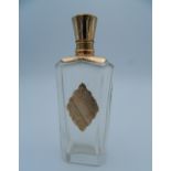 An 18 ct gold topped scent bottle. 8.75 cm high.