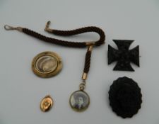 A quantity of miscellaneous jewellery, including a Victorian hair plait watch chain.