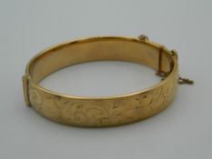 A 9 ct gold core bracelet. 6.