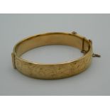 A 9 ct gold core bracelet. 6.