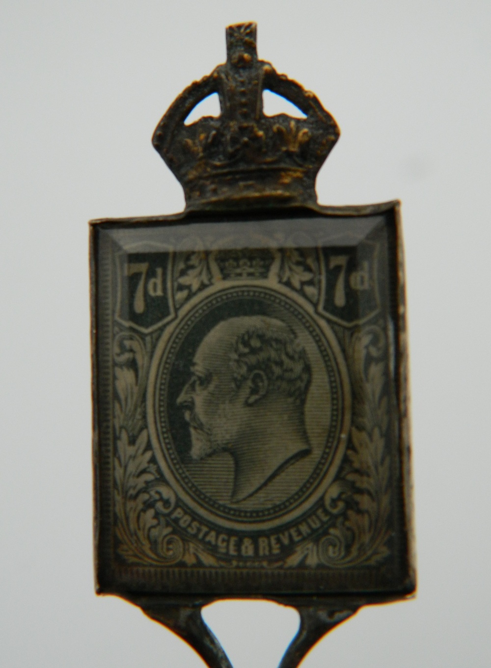 An Edward VII Coronation spoon inset with a stamp. 13 cm long (13 grammes total weight). - Image 3 of 4