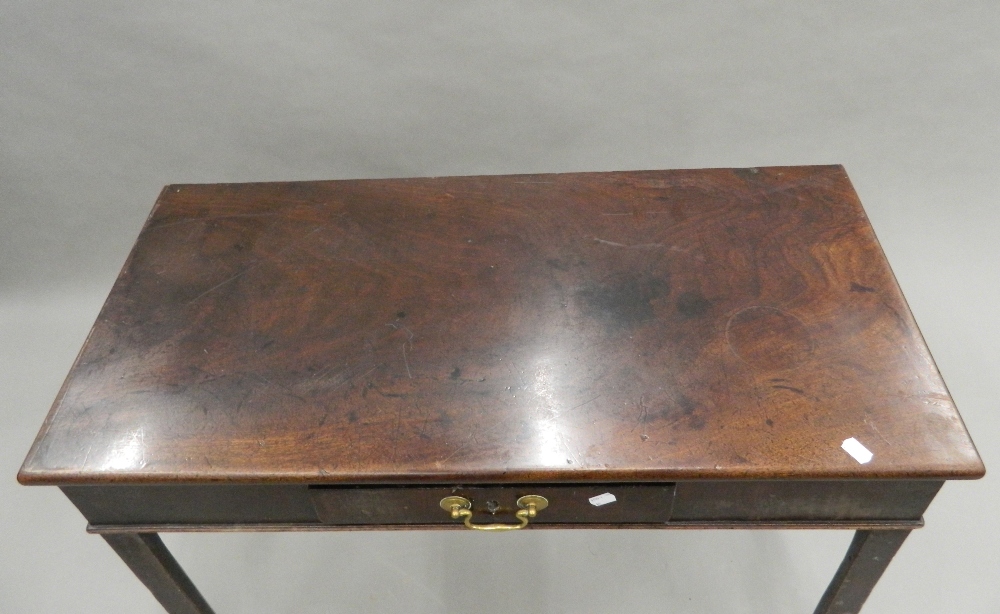 A Georgian mahogany side table. 89 cm wide. - Image 3 of 6