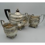 A Georgian three piece silver tea set. The tea pot 28.5 cm long (32.6 troy ounces total weight).