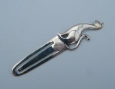 A silver bookmark formed as a cat. 6.5 cm high.